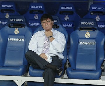 Ficho en 2004 para ser el entrenador del Real Madrid, pero nada más estuvo 80 días en el cargo y se sentó en el banquillo sólo en tres partidos de liga.