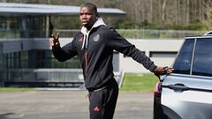 Pogba se reincorpora al United con su futuro en el aire