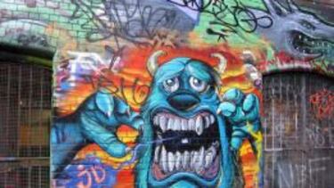 COLORIDO. Las calles de Melbourne lucen llamativos grafitis.