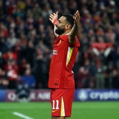 Salah no falla en Champions League con Liverpool en Anfield