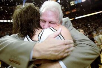Una imagen vale más que mil palabras. Al menos esta junto a Ginóbili. Los Spurs acababan de derrotar a los Pistons en el séptimo partido de las Finales 2005.