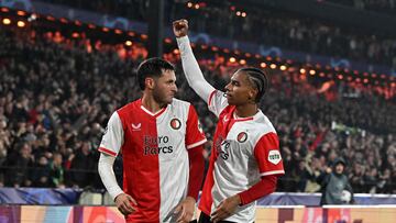 Feyenoord's Mexican forward #29 Santiago Gimenez celebrates with his teammates Feyenoord's Dutch midfielder #10 Calvin Stengs after scoring his team's thirs goal during the UEFA Champions League Group E football match between Feyenoord and Lazio at The De Kuip Stadium, in Rotterdam on October 25, 2023. cel (Photo by JOHN THYS / AFP)