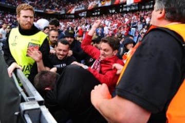 Incidentes entre los hinchas de Liverpool y Sevilla en Basilea