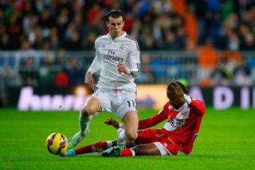 Tarjetas amarillas: el jugador del Rayo Abdoulaye Ba lleva un total de 9, las mismas que Orellana, del Celta de Vigo. En la imagen una entrada al jugador del Real Madrid Gareth Bale.