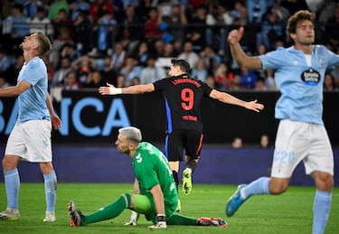 0-2. Robert Lewandowski celebra el segundo que marca en el minuto 60.
