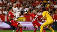 29/10/22 PARTIDO SEGUNDA DIVISION 
ALAVES - OVIEDO 
FLORIAN LEJEUNE  ERIK LAMELA IVAN BALLIU STOLE DIMITRIEVSKI