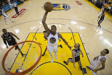 El jugador es el máximo rival de LeBron James en la NBA, a pesar de la irrupción de Stephen Curry y compañía. A ‘Durantula’ se le ha resistido el anillo todos estos años (no así el MVP o los Juegos Olímpicos), pero esta temporada se ha unido a los Golden