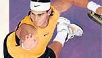 <b>SERVICIO. </b>Rafa Nadal se ha propuesto mejorar en el saque y acortar los puntos. En el Open de Australia debe verse el resultado.