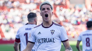 Dani González, jugador del Albacete Balompié, celebra un gol.