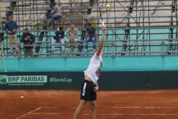 Iquique, 13 de Julio 2016.
Tenis, Copa Davis.
Nicolas Jarry devuelve la bola, durante el entrenamiento de Chile en el Centro Recreacional del Ejercito Huayquique, antes de la segunda ronda del Grupo I contra Colombia en Copa Davis. 
Alex DÃ­az DÃ­az/Photosport.