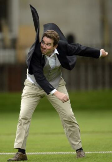 Partido de Críquet Victoriano para conmemorar el 150 aniversario del Almanaque Wisden Cricketers' en la Plaza Vicente en Londres