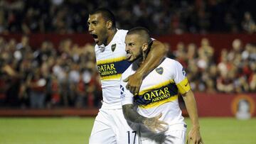 Boca Juniors' forward Dario Benedetto (R) celebrates with teammate forward Ramon Abila after scoring a goal against Newell's Old Boys during the Argentine first division Superliga football match at Marcelo Bielsa stadium in Rosario, Santa Fe, Argentina, on January 27, 2019. - The match finished with a 1-1 tie. (Photo by STRINGER / AFP)
