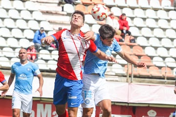 Marc Domnech peleando un esfrico en la ma?ana de hoy en el Nuevo Mirador.