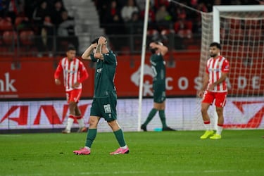 El Almería se estrella contra la muralla del Huesca