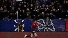 Raúl García celebra su gol.