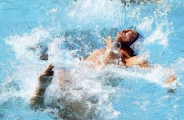 Partido de waterpolo entre EEUU y Croacia con el estadounidense Joshua Samuels.