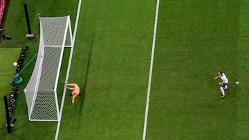 Soccer Football - FIFA World Cup Qatar 2022 - Quarter Final - England v France - Al Bayt Stadium, Al Khor, Qatar - December 10, 2022 England's Harry Kane misses from the penalty spot REUTERS/Dylan Martinez TPX IMAGES OF THE DAY