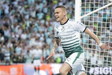 Santos reafirmó el liderato de la Liga MX al vencer a Monterrey