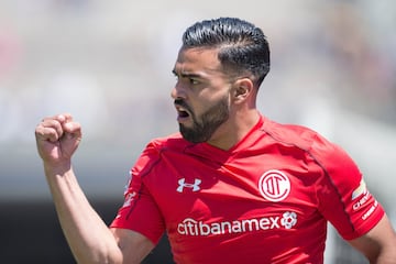 El atacante de Toluca lleva tres años en el Fútbol Mexicano, pues llegó a la edad de 23 años. Lleva 20 goles en 63 duelos con los escarlatas, por lo que podría ser una variante en el ataque. En enero de 2021 podría ser elegible, a la edad de 28 años, en un posible proceso rumbo a Catar 2022.