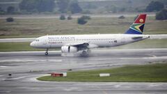 FILE PHOTO: A South African Airways (SAA) Airbus A320-200 plane takes off at O.R. Tambo International Airport in Johannesburg, South Africa, January 18, 2020. Picture taken January 18, 2020. REUTERS/Rogan Ward/File Photo