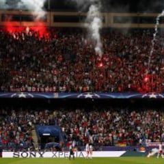 Los incidentes con bengalas de los ultras del Benfica