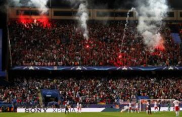 Los incidentes con bengalas de los ultras del Benfica