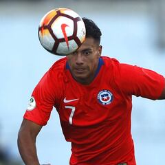 Los 4 jugadores chilenos que destacaron a pesar del fracaso