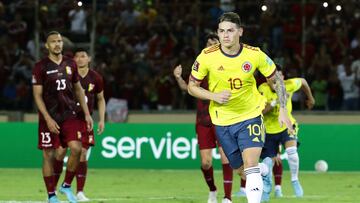 AMDEP8526. PUERTO ORDAZ (VENEZUELA), 29/03/2022.- James Rodríguez de Colombia celebra luego de anotar un gol de penalti hoy, durante un partido de las eliminatorias sudamericanas para el Mundial de Catar 2022 entre Venezuela y Colombia, en el estadio Cachamay en Puerto Ordaz (Venezuela). EFE/Rayner Peña
