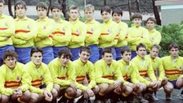 <b>CON LA SELECCIÓN ESPAÑOLA CADETE DEL 86 EN LISBOA. </b>Javier Bardem posa con España, en la fila de arriba el cuarto contando desde la derecha hacia la izquierda.