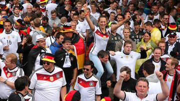 La afición alemana celebra y confía en su selección.