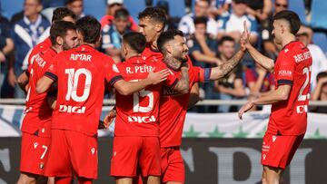 Los jugadores de Osasuna celebran un gol.