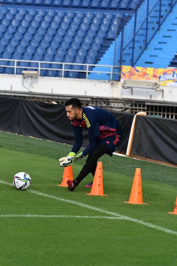 La Selección Colombia entrenó por primera vez en el Metropolitano para preparar el duelo ante Argentina. Activación física, movilidad y definición fueron los trabajos del equipo nacional 