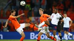 GUIMARAES, PORTUGAL - JUNE 06:  Raheem Sterling of England battles with Daley Blind of the Netherlands during the UEFA Nations League Semi-Final match between the Netherlands and England at Estadio D. Afonso Henriques on June 06, 2019 in Guimaraes, Portug