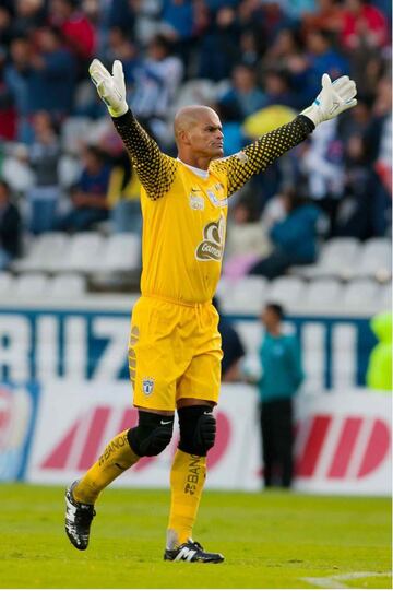 El arquero colombiano del Pachuca usó el número 1 y nadie en el club podrá usarlo.