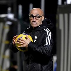 Paolo Montero, técnico interino de la Juventus