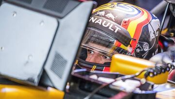 Carlos Sainz en su Renault.