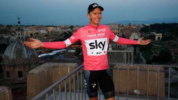 Christopher Froome posa tras proclamarse vencedor del Giro de Italia 2018 en Roma.