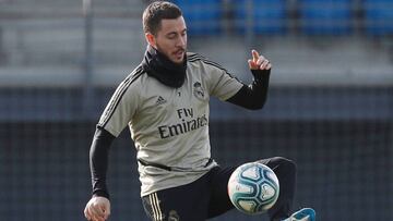 Hazard por fin toca balón