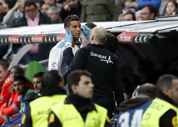 Cristiano Ronaldo recibió un gol en la cara justo cuando anotaba de cabeza el gol 6-1