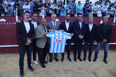 La camiseta es un homenaje al Málaga del mítico Juanito y está inspirada en la de la temporada 1988-89, en la que el de Fuengirola jugó.