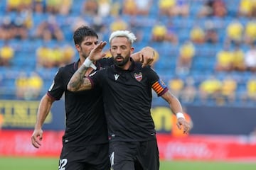 Morales celebra su gol en Cádiz de la primera jornada liguera.