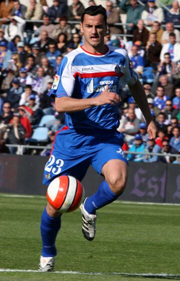 Defendió la camiseta del Getafe desde el 2002 hasta el 2008.