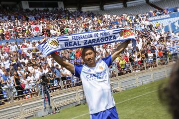 El futbolista japonés, exjugador del Dortmund, lucirá el dorsal 23 a la espalda con el Real Zaragoza.