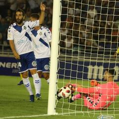 Manu Vallejo clasifica al Cádiz con un gol en la prolongación