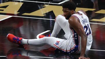 76ers' Embiid has knee troubles in loss to Hawks