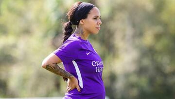 La delantera del Orlando Pride, Sydney Leroux, est&aacute; a tres meses de dar a luz y a pesar de esto ya est&aacute; en los campos haciendo la pretemporada de la NWSL.