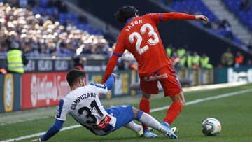 BARCELONA, SPAIN - NOVEMBER 24: Jason of Getafe CF is challenged by Victor Campuzano of RCD Espanyol during the Liga match between RCD Espanyol and Getafe CF at RCDE Stadium on November 24, 2019 in Barcelona, Spain. (Photo by Eric Alonso/Getty Images)