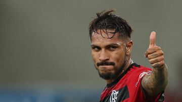 BRA12. R&Iacute;O DE JANEIRO (BRASIL), 06/05/2018.- El delantero del Flamengo Paolo Guerrero reacciona hoy, domingo 6 de mayo de 2018, durante un partido correspondiente a la cuarta jornada de liga del Campeonato Brasile&ntilde;o disputado entre Flamengo 