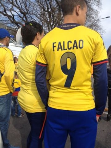 Los hinchas colombianos esperan un triunfo de la Selección en el Estadio Centenario de Montevideo
