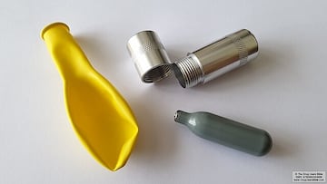 Instrumentos para inhalar el "gas de la risa"